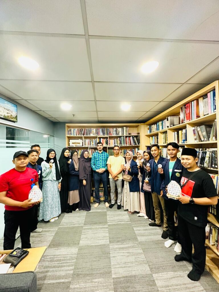 Rombongan Dosen Serta Mahasiswa Kunjungi Organisasi Kemanusiaan Palestina Di Malaysia