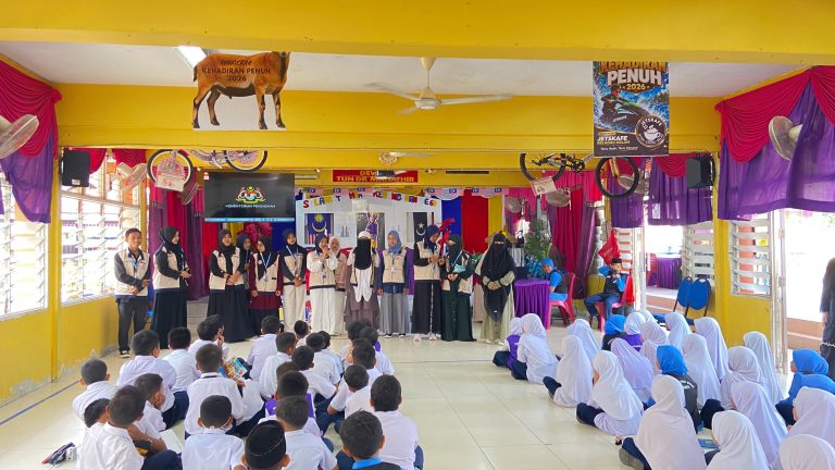 KKN Internasional USIP di Malaysia melakukan kegiatan pengabdian pengajaran siswa-siswi di Sekolah Kebangsaan Beladau Kolam
